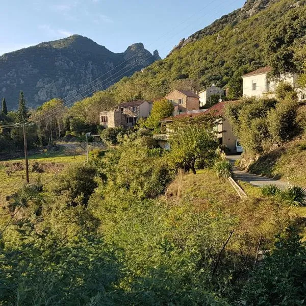 Volets rouges, hotel in Olargues