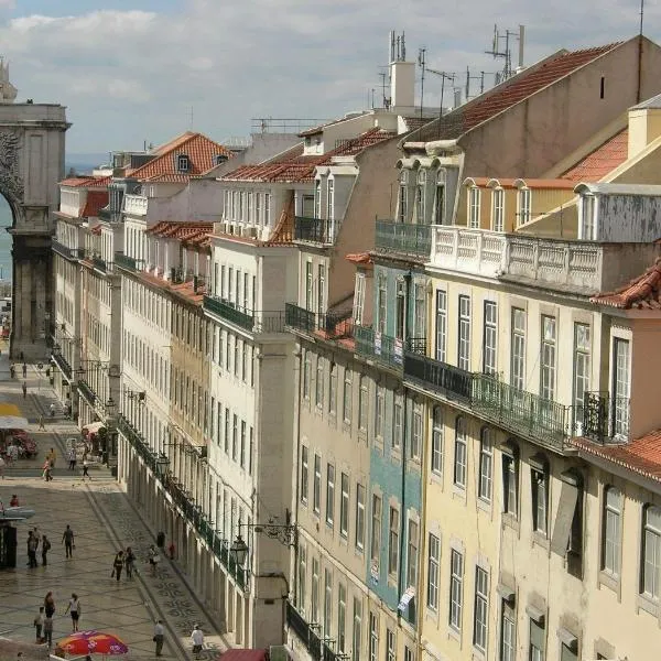 Home in Lisbon Duplex, hotel di Lisbon