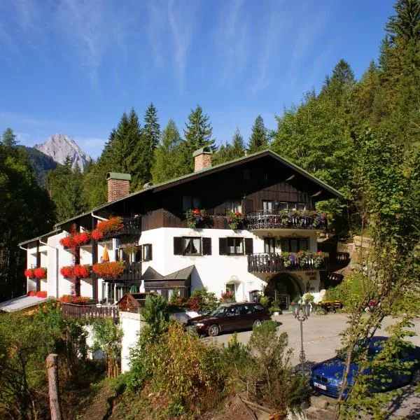 Gästehaus Lärchenhang, hotel en Mittenwald