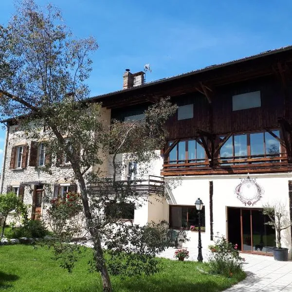 Chambres d'Hôtes La Noyeraie, hotel v destinácii Izeron