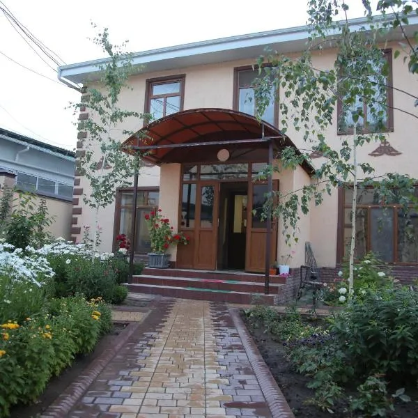 MEDI Guest House, hotel in Osh