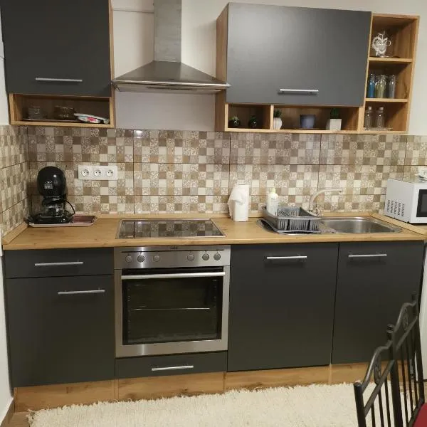 Lili Apartman, hotel v Harkánech