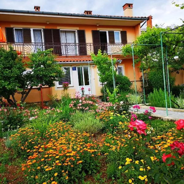 Naomi's Sunshine, hotel v Cresi