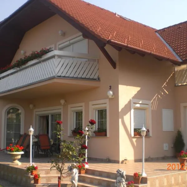 Majláth Vendégház, hotel v Buku