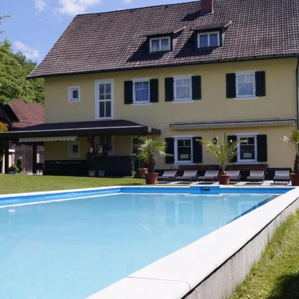 Pension DOBERNIG - CONTACTLESS CHECK IN/STAY, hotel in Klagenfurt