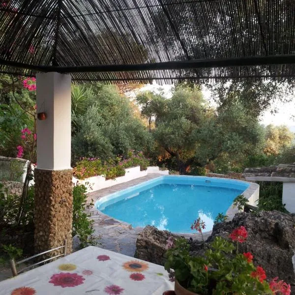 CASA EL CERRO, готель у місті Ель-Боске