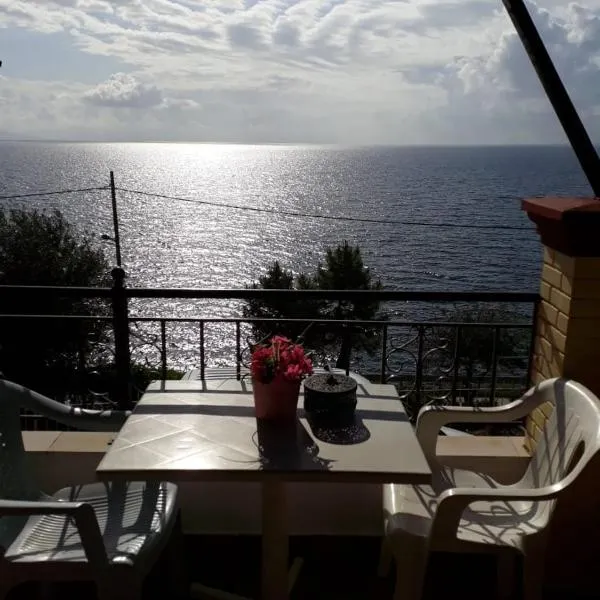 Sol e Mar Sea Side View Guesthouse, hotelli kohteessa Perama