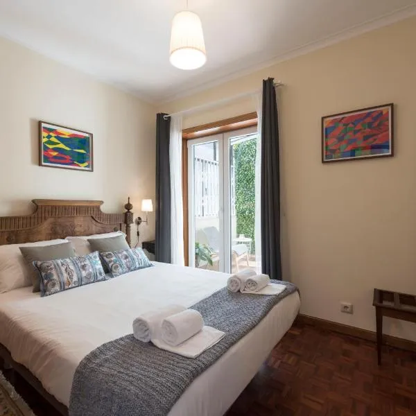 LovelyStay - Heritage Collection House with 4Bedrooms, hotel v Portu