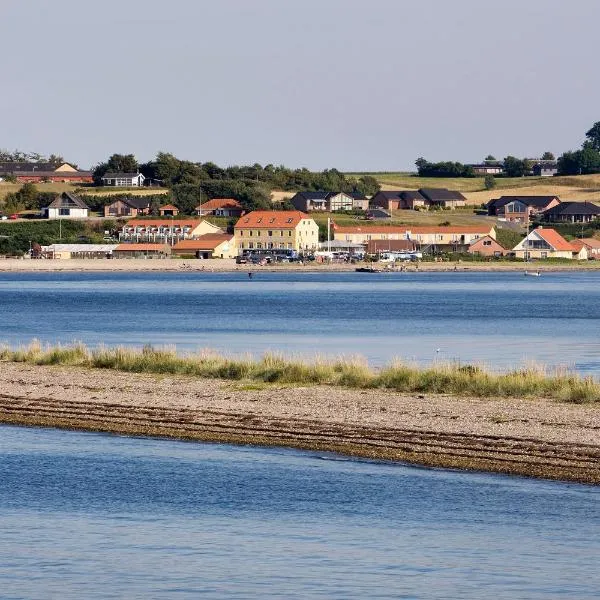 Hvalpsund Færgekro, hotel in Hole