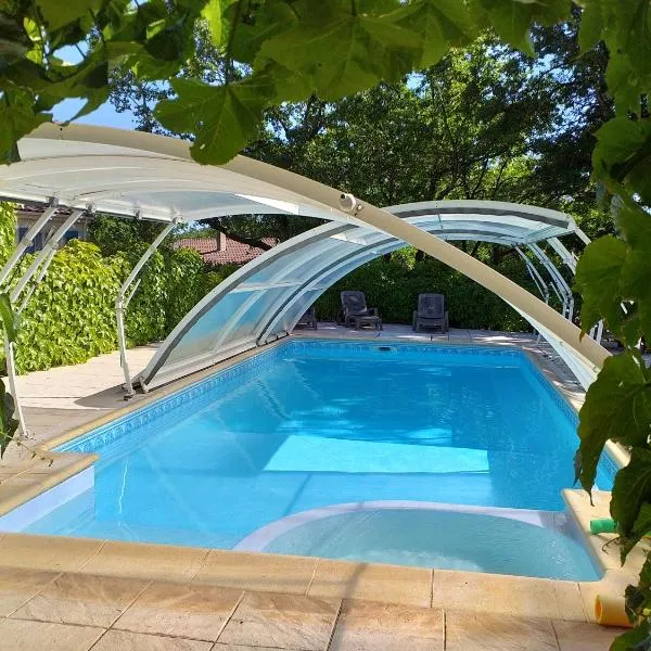 Les gites de Lescurou – hotel w mieście Limogne-en-Quercy