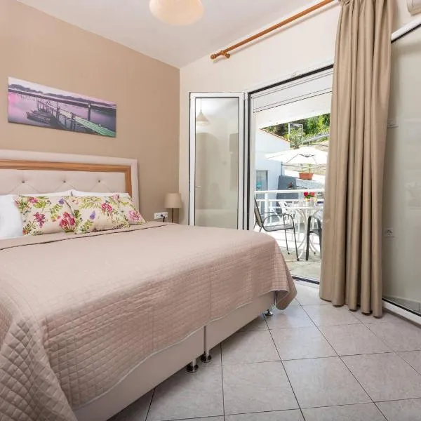 Pension Giannis Αdults only, hotel v destinaci Koinira