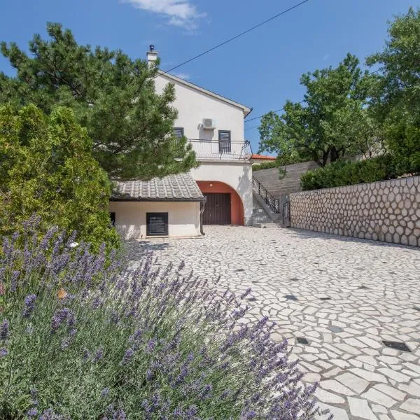 Rooms Nada, hotel in Senj