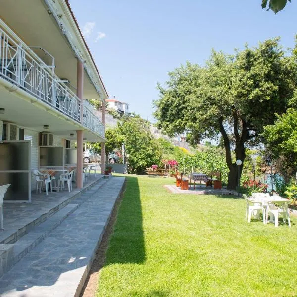 Pension Giannis Αdults only, hotel v destinaci Koinira