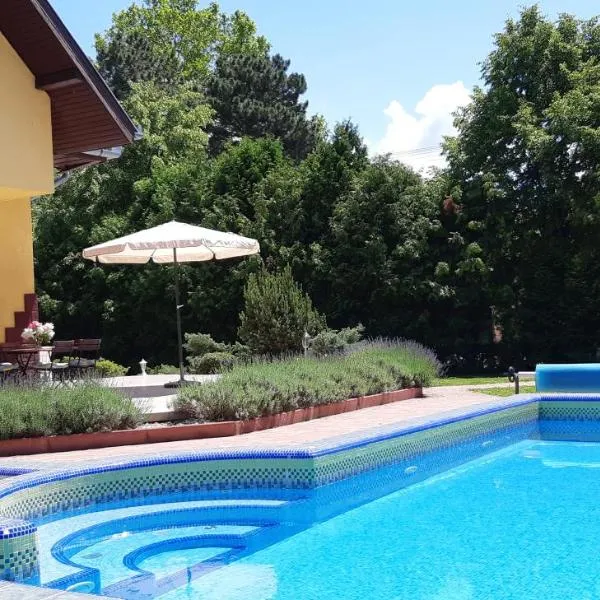 Schieszl Apartments Zamárdi 1, hotel v Zamardiju
