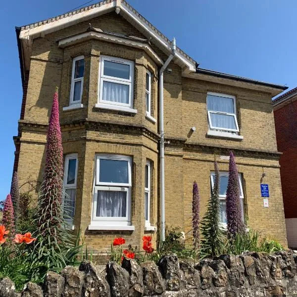Number 29 - Only Adults, hotel in Shanklin