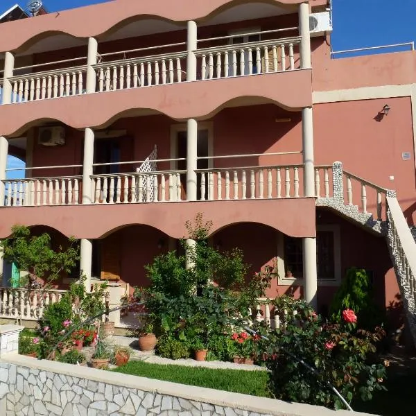 Marinos Studios at Lourdata village, hotel v destinaci Lourdhata