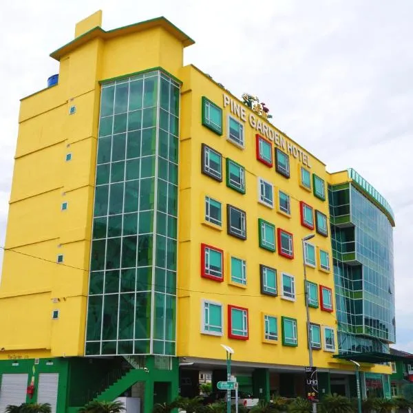 Pine Garden Hotel, hotel em Kuching