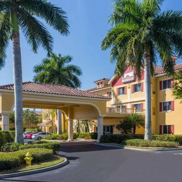 Hawthorn Suites by Wyndham Naples, hotel in Orangetree