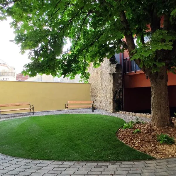 Piacsek Apartmanház, hotel v destinaci Pécs