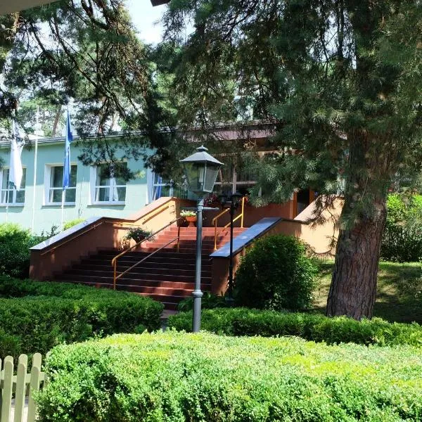 Leśny Ośrodek Szkoleniowy w Puszczykowie – hotel w mieście Puszczykowo