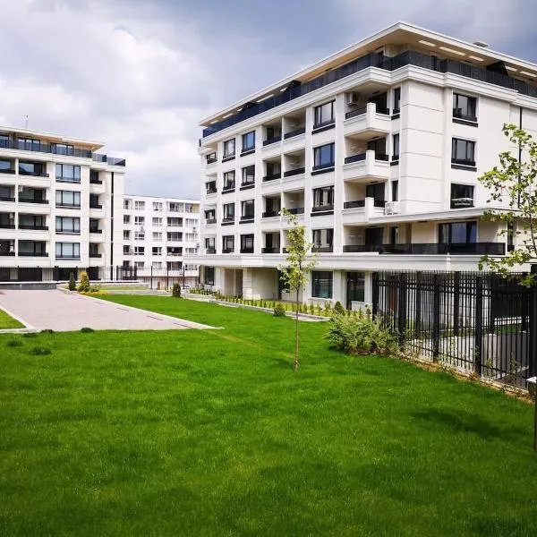 Business and Leisure apartments in Mladost 2 with FREE Garage, hotel en Sofía
