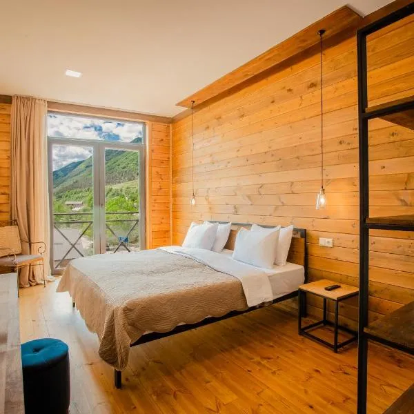 Chalet Mestia โรงแรมในเมสเตีย
