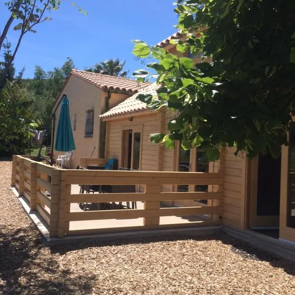 Gîte le châlet des milles et un chemins, hotel in Castelnou