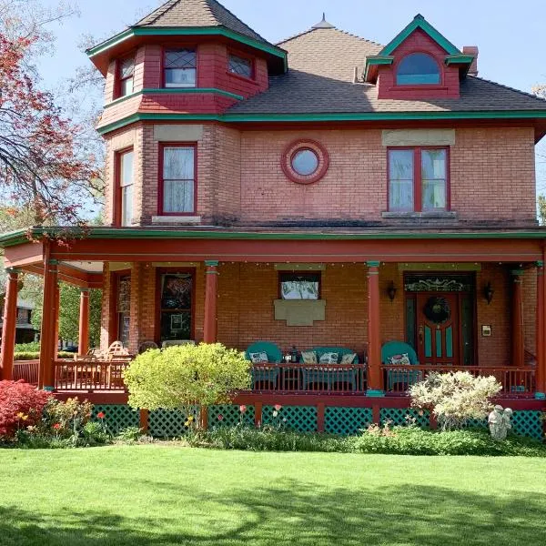 Guest Suite at The Red House basement attached with private entrance, hotel v destinaci Salt Lake City