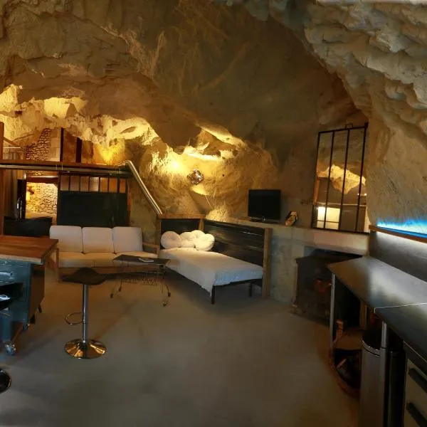 La Grotte du Moulin, hotel v mestu Noyers-sur-Cher
