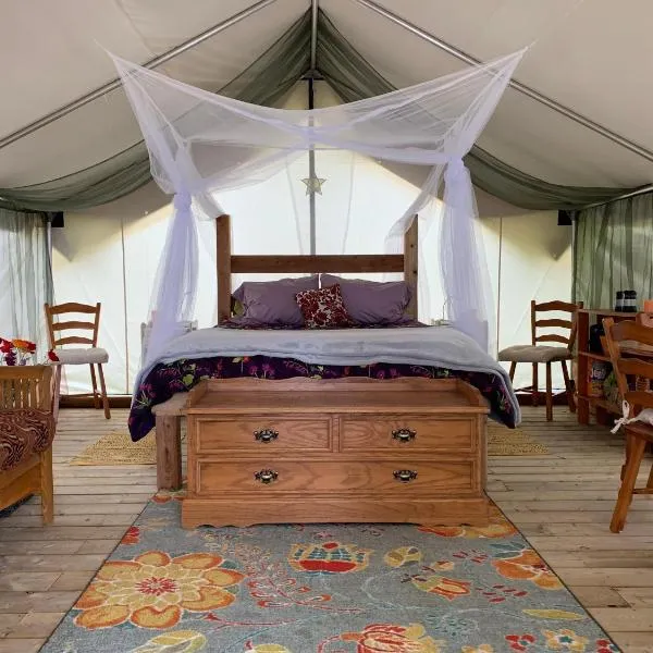 So Damn Lucky Glamping, hotell sihtkohas Ucluelet