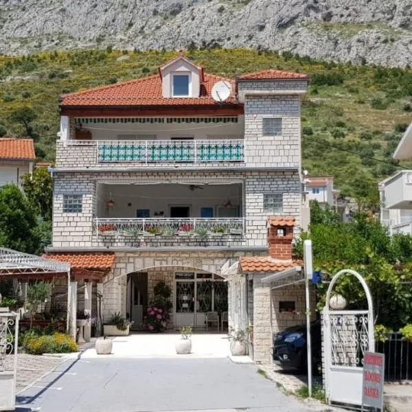 Apartment Danka, hotel in Omiš