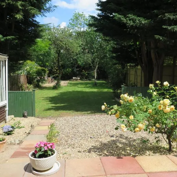 Garden Flat, Ealing – hotel w mieście Ealing