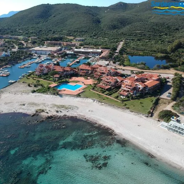 Sardegna Beach Cala Reale: Marinella'da bir otel
