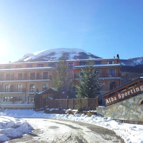 Alba Sporting Hotel, hotel Rocca di Mezzóban