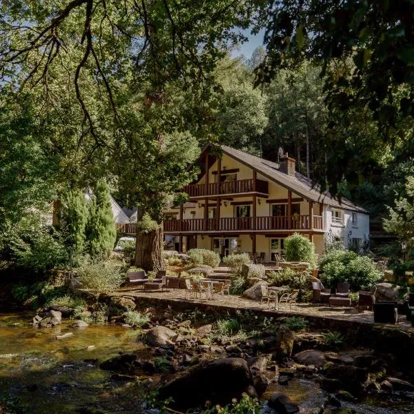 Logis Auberge de Pont Calleck, hotel in Saint-Caradec-Trégomel