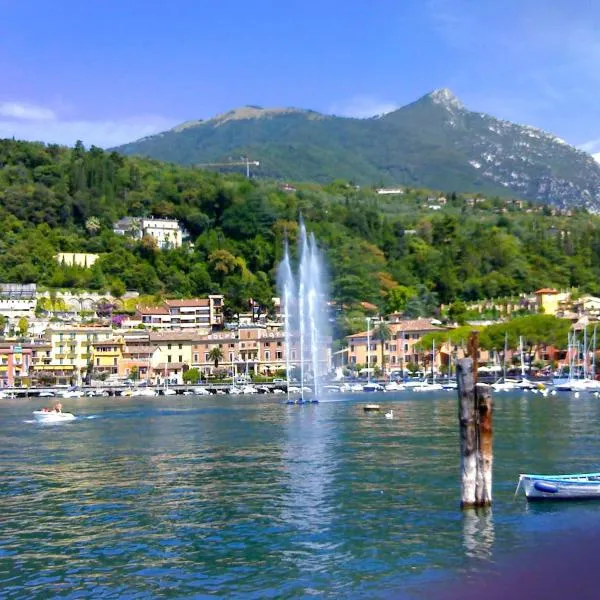 HOTEL LORENA, hotel v destinácii Toscolano Maderno