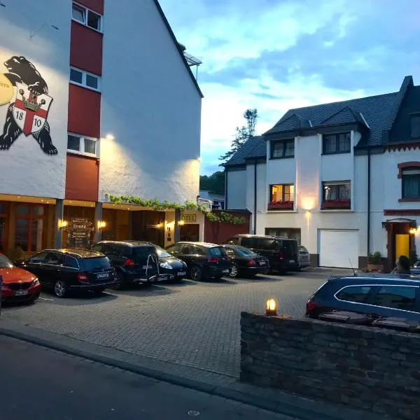 Hotel & Weinhaus Zum Schwarzen Bären, hotel v Koblenci