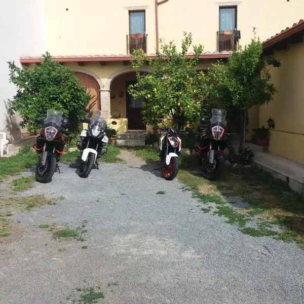 B&B Gli Archi, hotel v destinaci Sìnnai