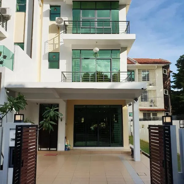 De Nest Holiday home, hotell i Kampong Permatang Pasir