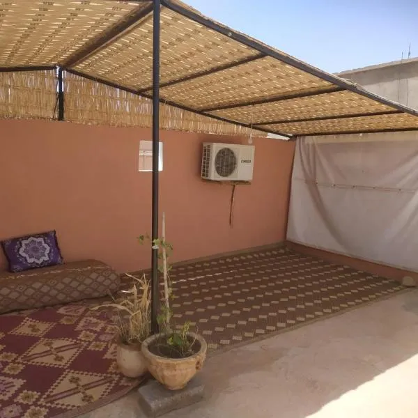 Chez l'habitant (Ba Omar), hotel in Zagora