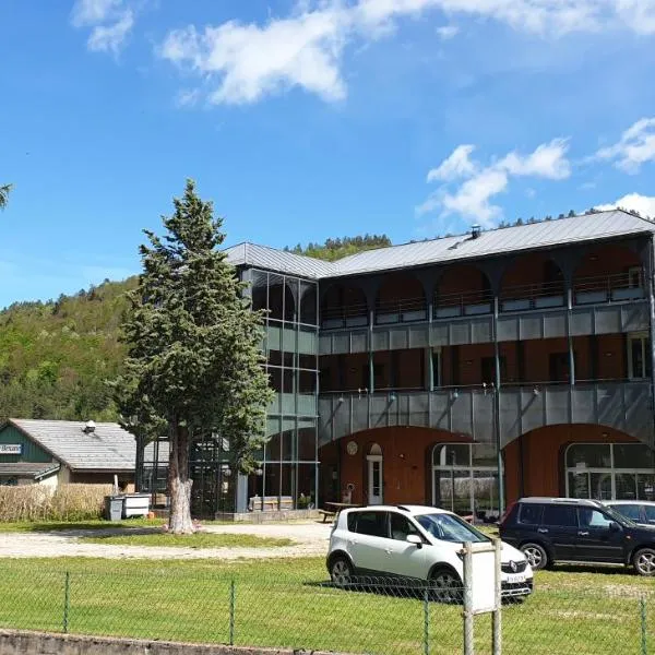 Résidence les Mélèzes de Prades Ariège, Hotel in Comus