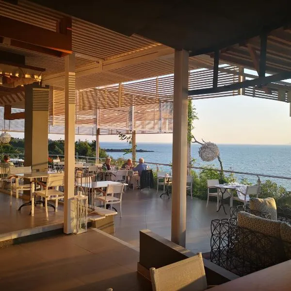 쿠루타에 위치한 호텔 Mare Dei Suites Hotel Ionian Resort