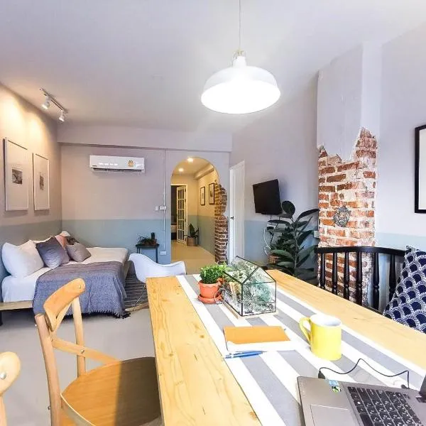 Snoozy Guesthouse, hotel ve městě Phuket