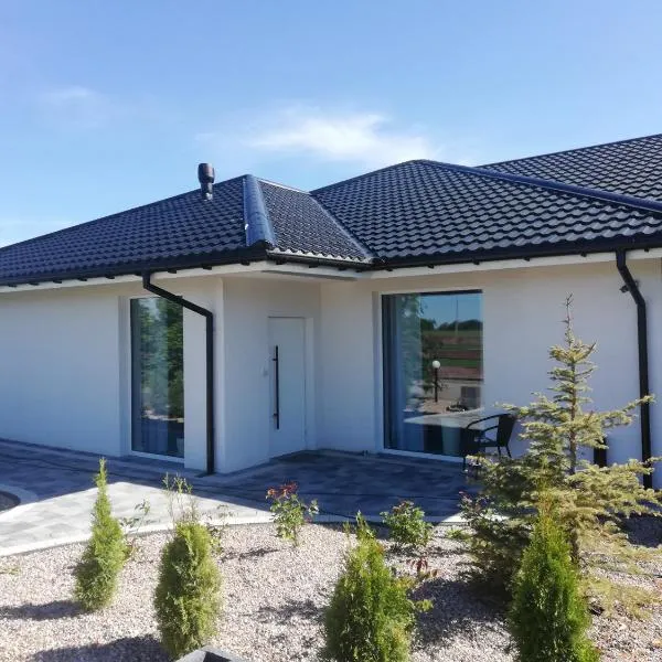 Pokoje Pod Jarzębinami z tarasami, hotel v destinaci Wielki Łęck