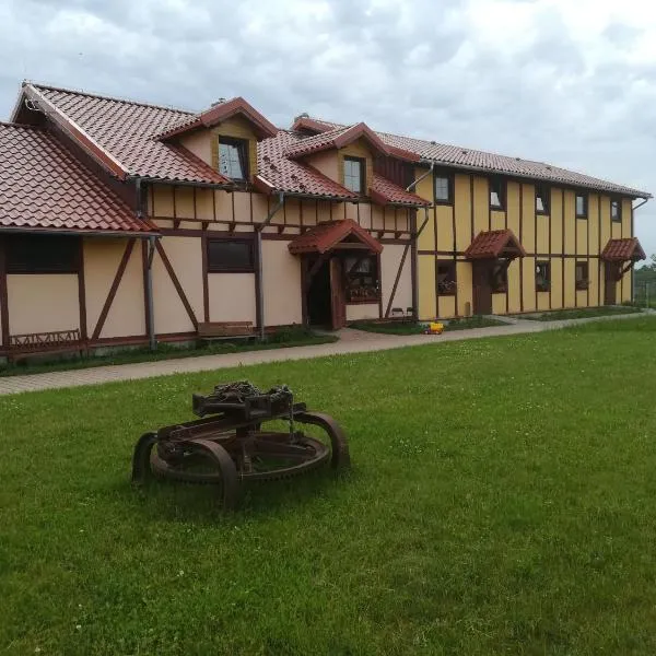 Pensjonat Przy Stajni, hotel v destinaci Kierzkowo