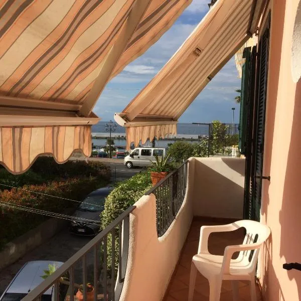 LA CASETTA DI ERIKA, hotel v destinaci Lacco Ameno