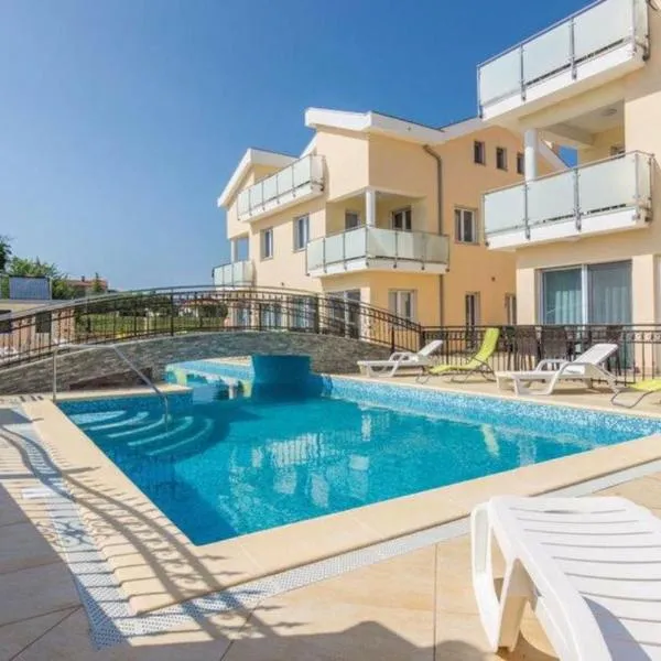 Funtana Appartements an der 1 Reihe vom Meer, ξενοδοχείο σε Funtana