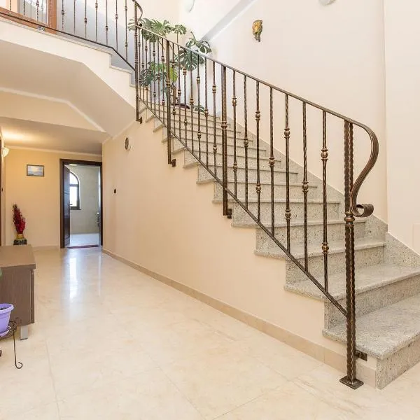 Penthouse Aurora, hotel in Manjadvorci