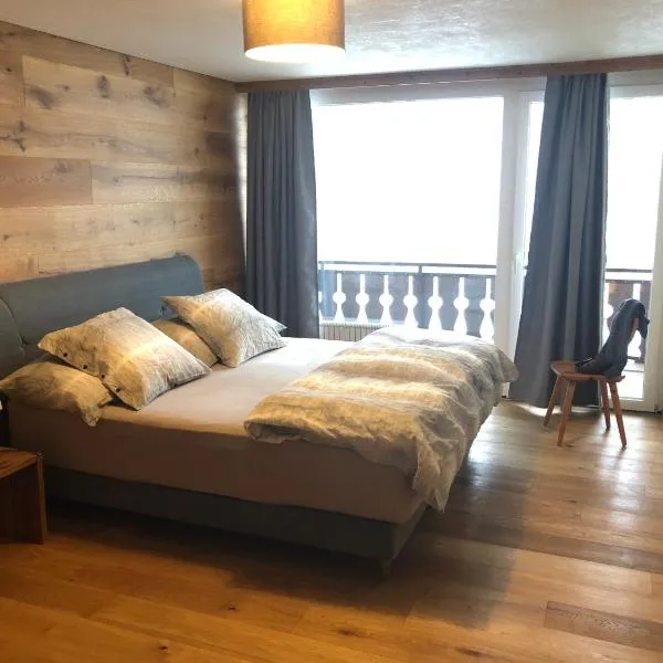 Laax Flims Luxury Large apartment near Rock Resort, hotel em Laax-Murschetg