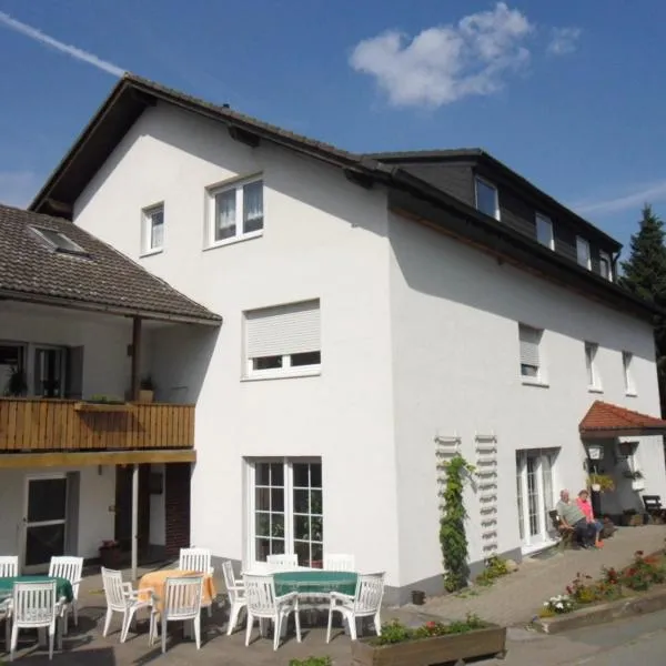 Hotel & Pension Haus Dewenter, hotel en Husen